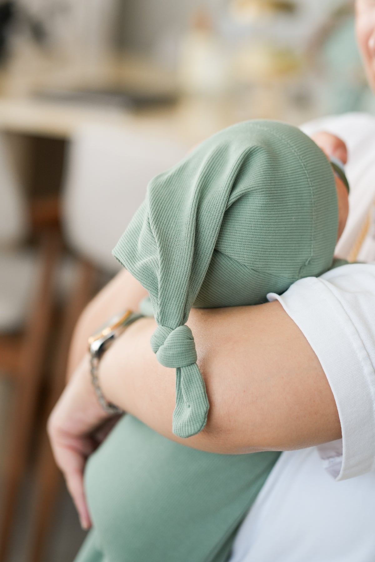 Minuche Fitilli ve Alttan Bağlamalı Bebek Body ve Bere Takım %100 Pamuk - Kolay Alt Açma Tasarımı