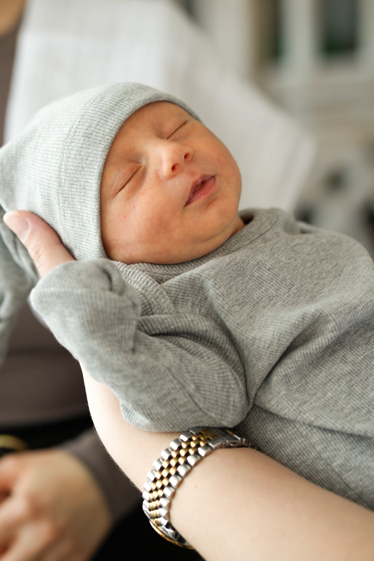 Minuche Fitilli ve Alttan Bağlamalı Bebek Body ve Bere Takım %100 Pamuk - Kolay Alt Açma Tasarımı