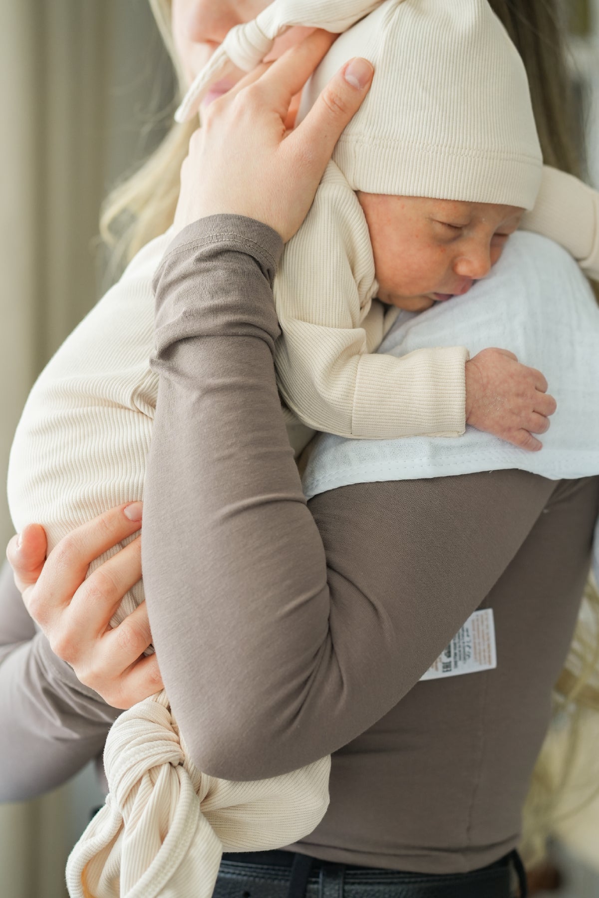 Minuche Fitilli ve Alttan Bağlamalı Bebek Body ve Bere Takım %100 Pamuk - Kolay Alt Açma Tasarımı
