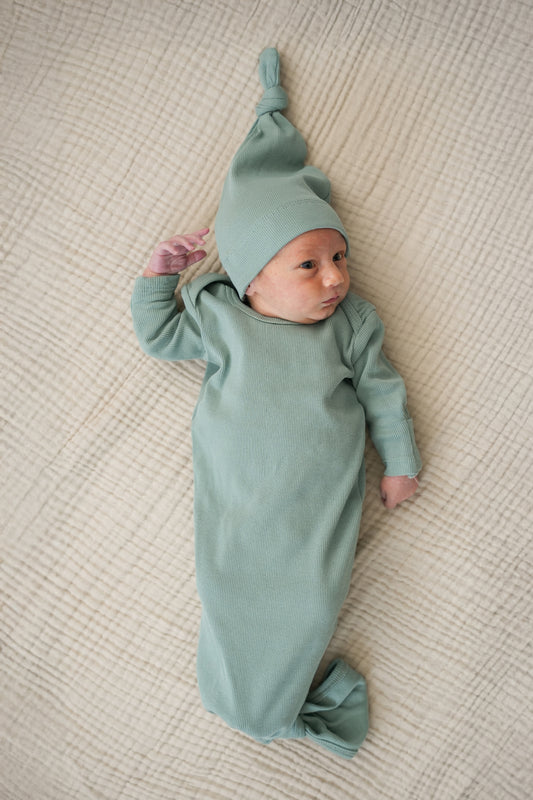 Minuche Fitilli ve Alttan Bağlamalı Bebek Body ve Bere Takım %100 Pamuk - Kolay Alt Açma Tasarımı