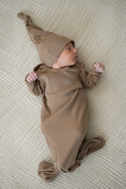 Minuche Fitilli ve Alttan Bağlamalı Bebek Body ve Bere Takım %100 Pamuk - Kolay Alt Açma Tasarımı