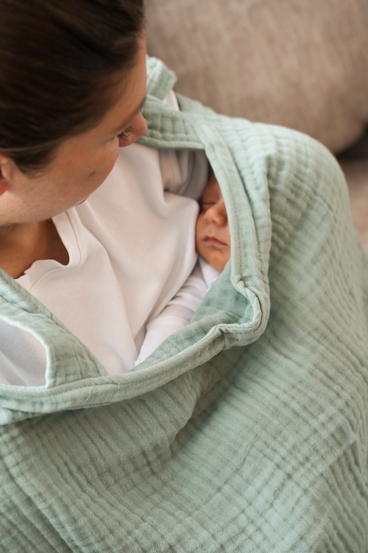 Minuche %100 Pamuk 4 Katlı Müslin Emzirme Örtüsü - Opak Bebek Emzirme Önlüğü - Nefes Alınabilir Yaka
